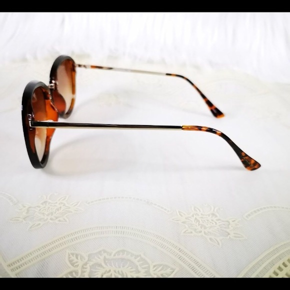 New Tortoise Tahari Sunglasses - Picture 5 of 6